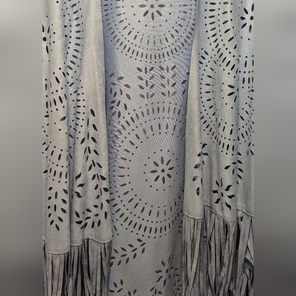 Cut Out Shawl Blue - Picture 5 of 9